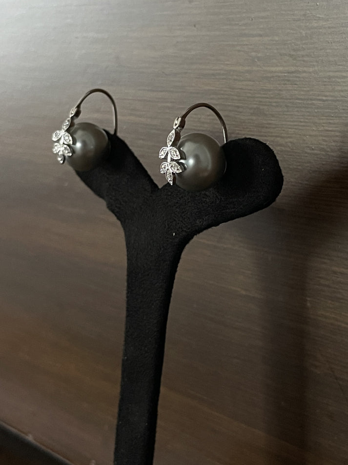 SE GREY PEARL DROP 0038